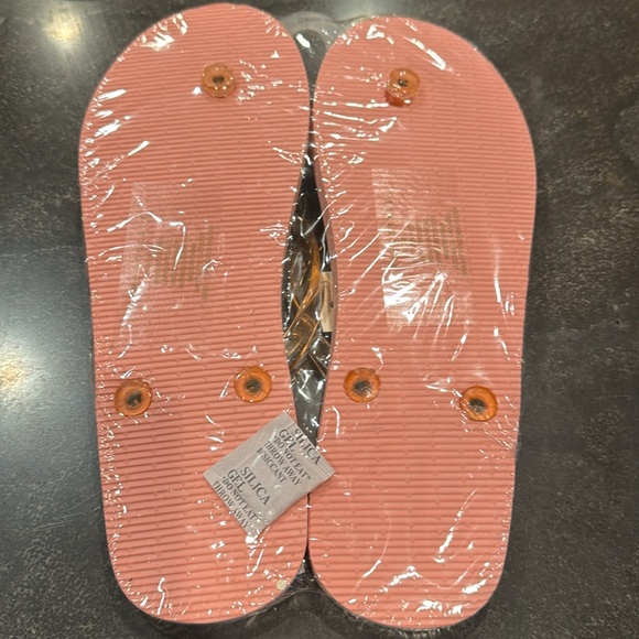 Aeropsotale Tropical Palms & Tropical Flowers Flip Flops Bundle - Picture 3 of 7